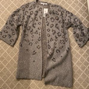 Sweater kind cardigan with muted animal print